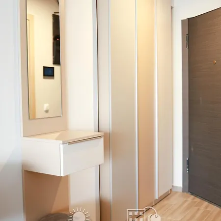 Apartment Roapart- De Lux Cu Si Mare La 2 Min De Plaja Mamaia